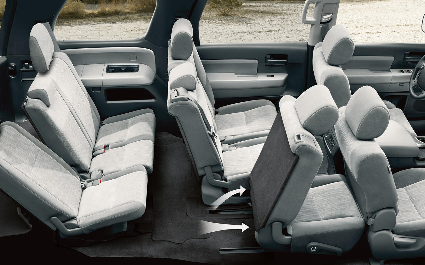 Toyota sequoia салон